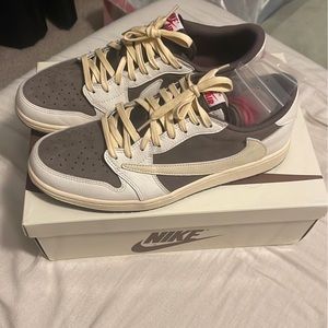Travis Scott jordan 1 low reverse mocha
